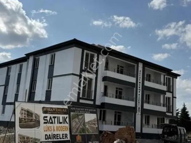 Hakan Emlaktan Çiflik Caddesinde Sıfır Kiralık 2+1 Daireler