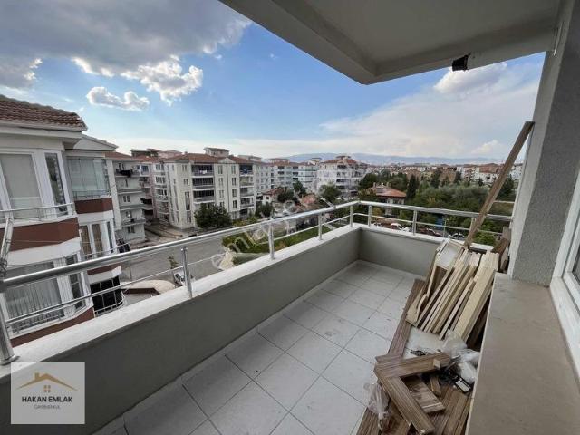 Hakan Emlaktan Çiftlik Caddesi Arkasında 3+1 Kiralık Daire