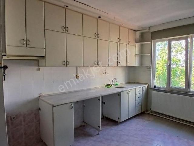 Hakan Emlak'tan Karşıyaka'da 2+1 Kiralık Daire
