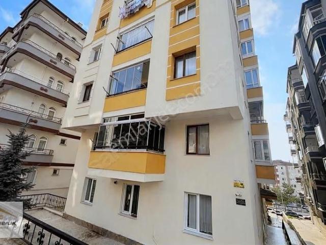 Hakan Emlak'tan Rüstem Eren Parkı Karşısı 3+1 Satılık Daire