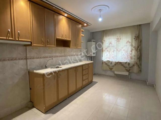 Hakan Emlak'tan Salı Pazarı Civarı 2+1 Kiralık Daire!