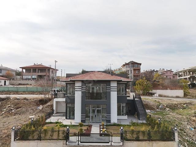 HAKİMLER KÖYÜ SİTESİNDE SIFIR MANZARALI LÜX YAPI VİLLA