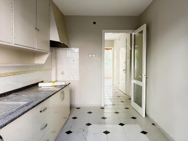 Hakimevleri Vali Vecdi Gönül Lis. Karşısı 3+1 120m2 Arakat Daire