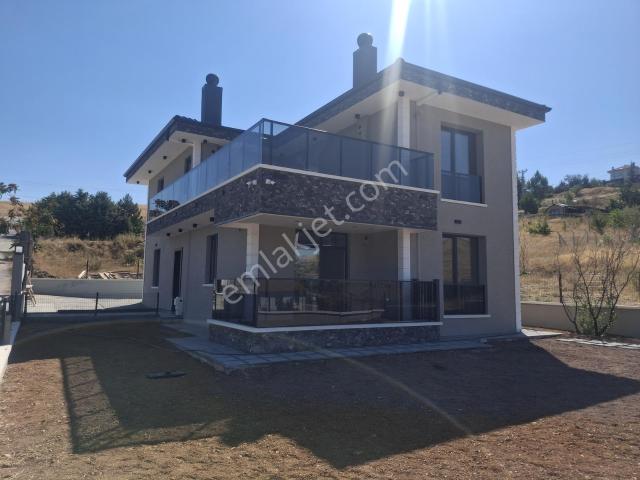 Hakimler Köy Merkezinde Manzaralı 1.sınıf Satılık Villa