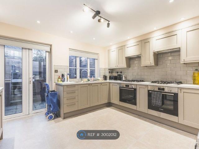 Halton Close, London N11, 4 bed terraced house to rent, £3,650 pcm | PrimeLocation