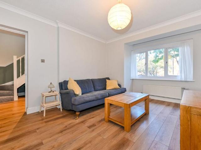 Halton Road, Islington, London, N1 3 bed flat to rent £5,000 pcm £1,154 pw