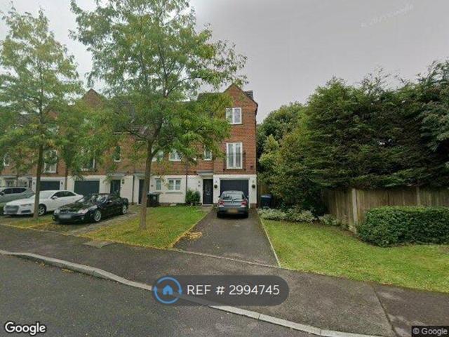 Halton Road, Kenley CR8, 3 bed semi detached house to rent, £2,850 pcm | PrimeLocation