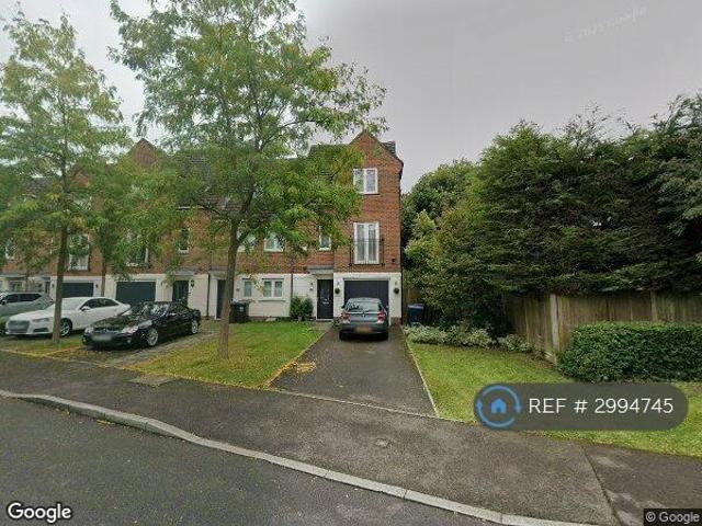 Halton Road, Kenley, CR8 3 bed semi detached house to rent £2,850 pcm £658 pw