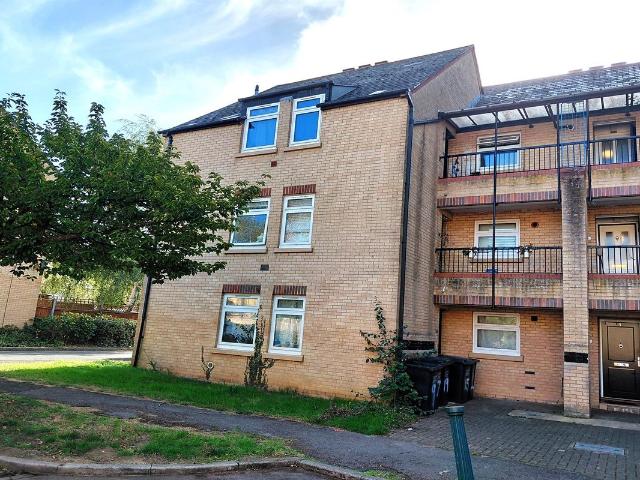 Haltside AL10, 2 bed flat to rent, £1,350 pcm | PrimeLocation
