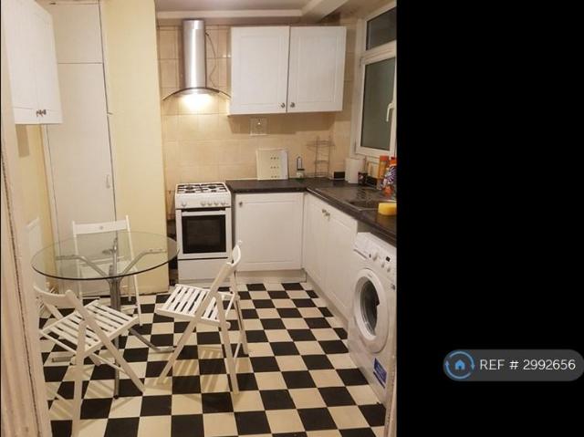 Halyard House, London, E14 1 bed in a flat share to rent £700 pcm £162 pw
