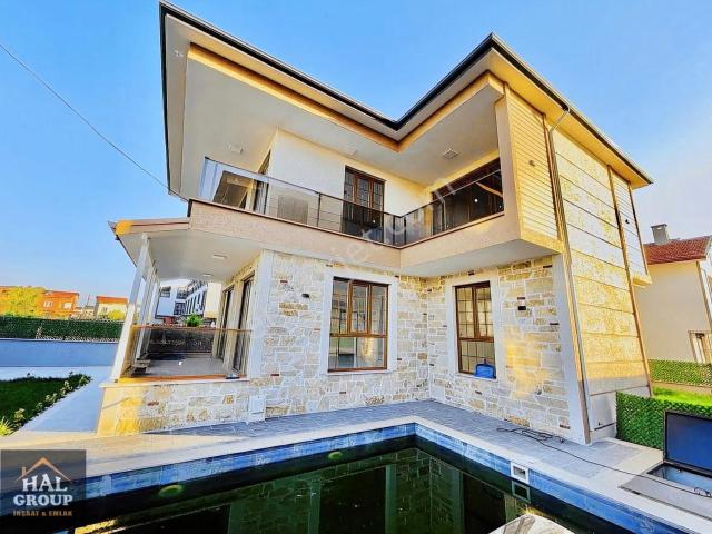 ╭╯hâl İnşaat╰╮merkezi Konumda Havuzlu Doğayla İç İçe Lüks Villa