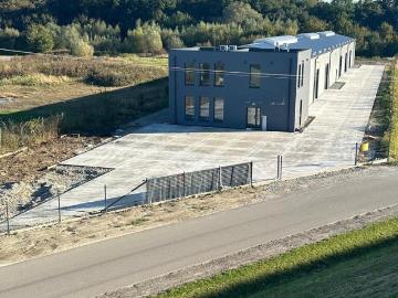 Hala magazynowa 1300m² z biurami, wjazd TIR, widoczna z S19