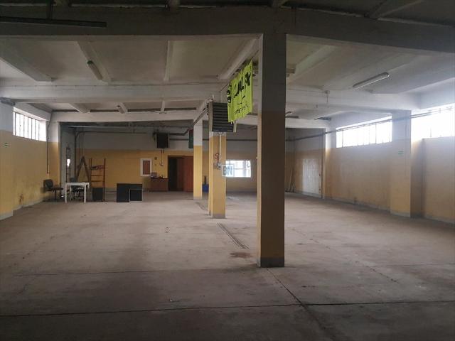 Hala magazynowa 450 m² z biurami ogrzewanie i dojazd TIR