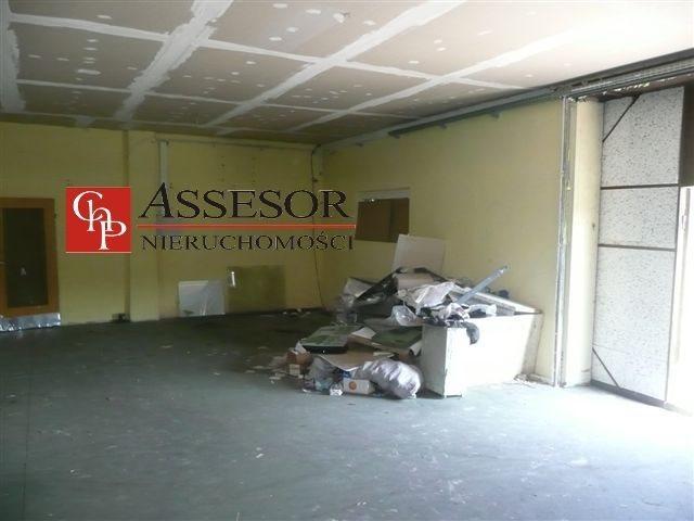 Hala magazynowa 584m² z biurem, wysoka brama, ogrzewana