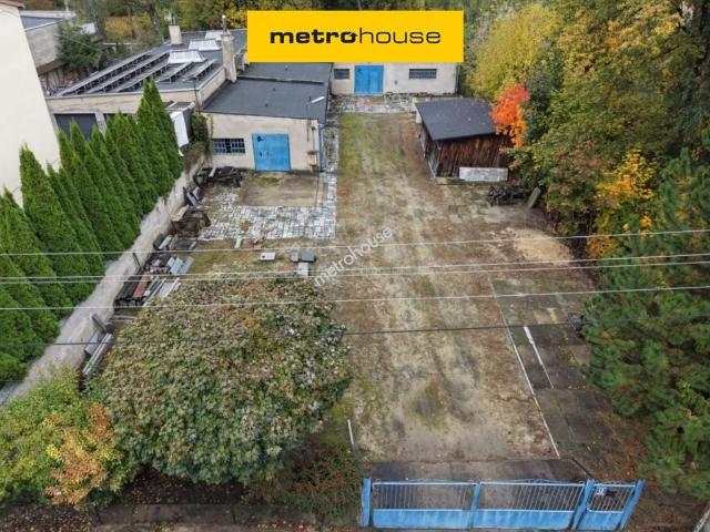 Hala produkcyjno magazynowa z biurem i garażami 270 m²