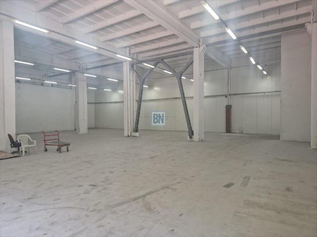 Hala 1300m² z wysokim sufitem i monitoringiem