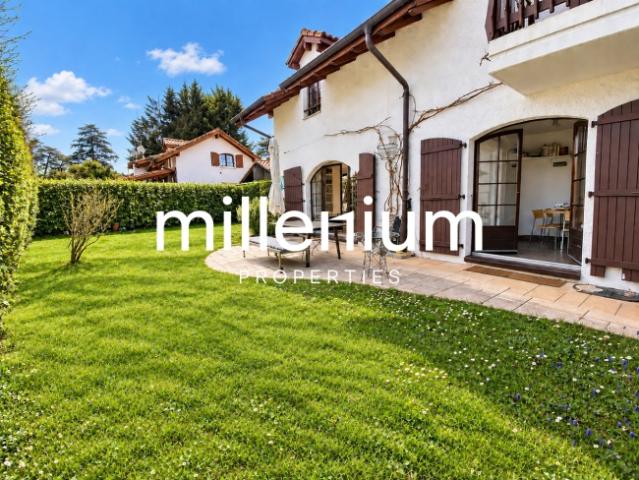 Halb möbliertes, zeitgenössisches Haus mit Garten und eigenständigem Atelier