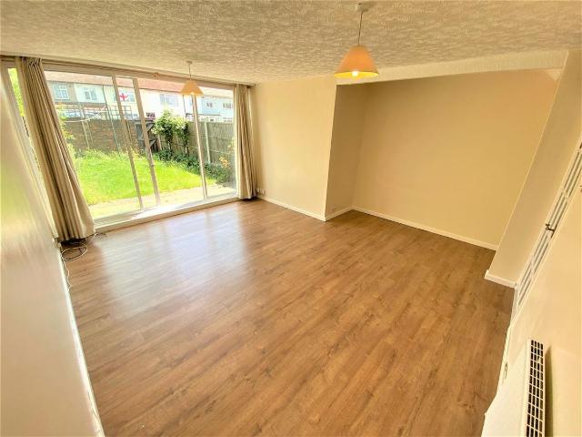 Haldon Close, Chigwell IG7, 3 bed terraced house to rent, £1,900 pcm | PrimeLocation