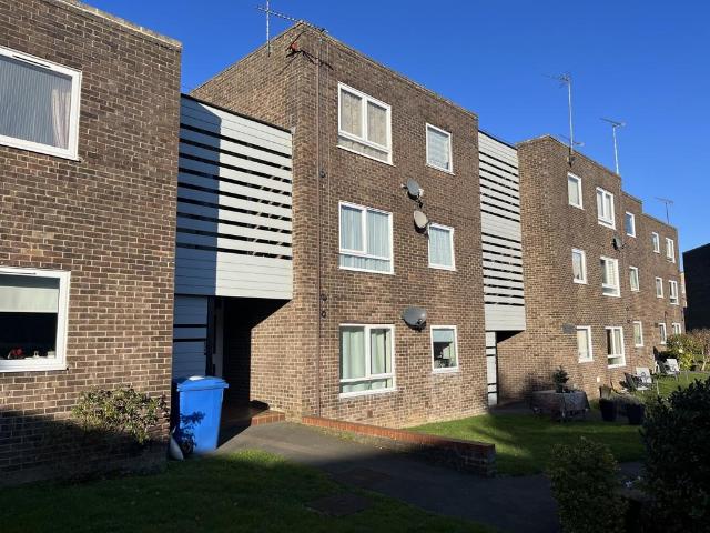 Hale Close, Ipswich IP2 2 bed flat to rent £875 pcm £202 pw