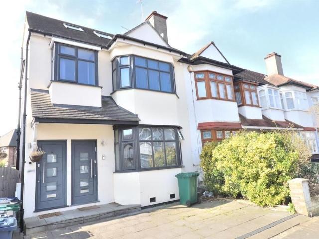 Hale Grove Gardens, Mill Hill NW7, 2 bed flat to rent, £2,100 pcm | PrimeLocation