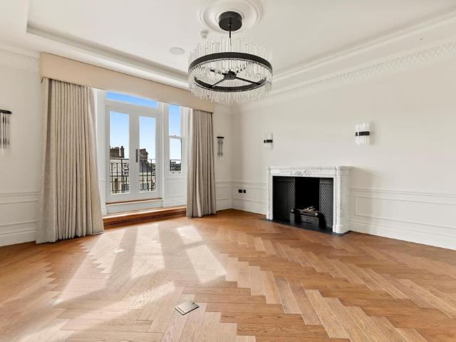 Hale House, 34 De Vere Gardens. 4 bed flat to rent £29,250 pcm £6,750 pw