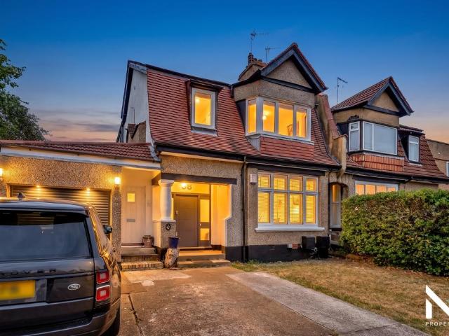 Hale Lane, London NW7 3 bed maisonette to rent £2,399 pcm £554 pw