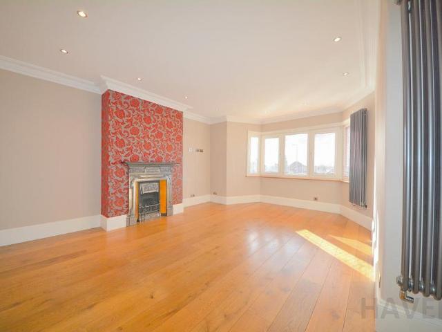 Hale Lane, The Hale, London, NW7 3PX, United Kingdom | 3 bed apartment for rent #139265610 | Rentberry