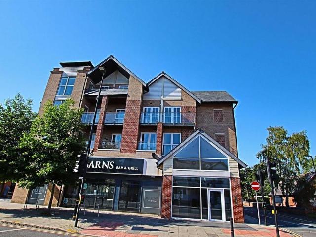 Hale Road, Hale Barns, Altrincham 2 bed apartment to rent £1,600 pcm £369 pw