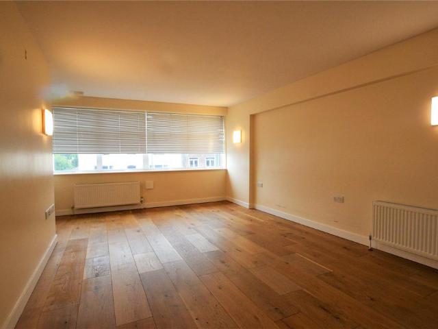 Hale Way, Frimley, Camberley, Surrey. 3 bed flat to rent £1,550 pcm £358 pw