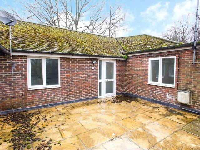 Hales Drive, Canterbury, Kent CT2, 3 bed flat to rent, £1,450 pcm | PrimeLocation