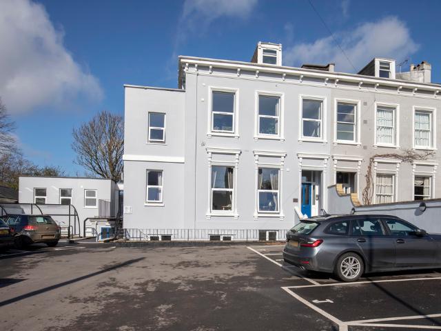 Hales Road, Cheltenham GL52 6SS Elliot Oliver