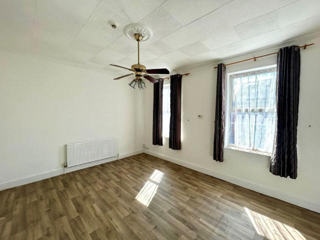 Halesowen Road, Cradley Heath B64, 1 bed flat to rent, £795 pcm | PrimeLocation