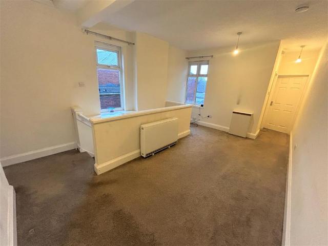 Halesowen Road, Old Hill, Cradley Heath 1 bed flat to rent £700 pcm £162 pw
