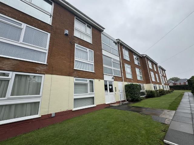 HALESOWEN Witton Bank 2 bed ground floor flat to rent £975 pcm £225 pw