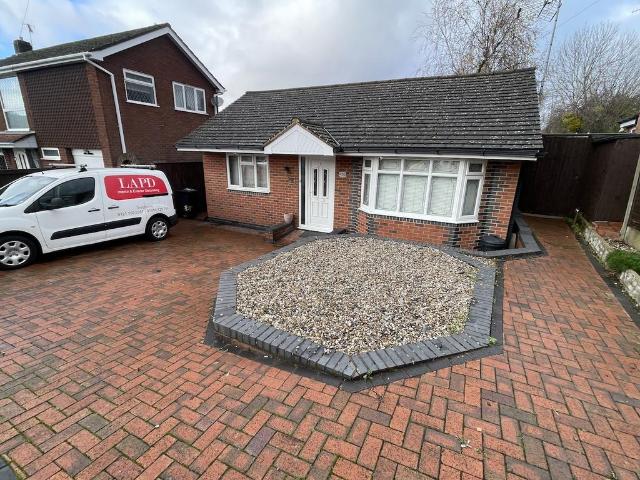 HALESOWEN Tregarron Road 2 bed bungalow to rent £1,125 pcm £260 pw