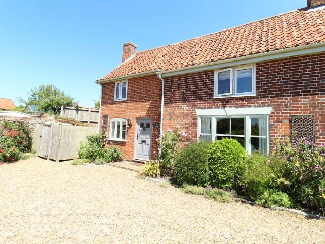Half Moon Close, Hepworth, Diss IP22, 3 bed semi detached house to rent, £1,350 pcm | PrimeLocation