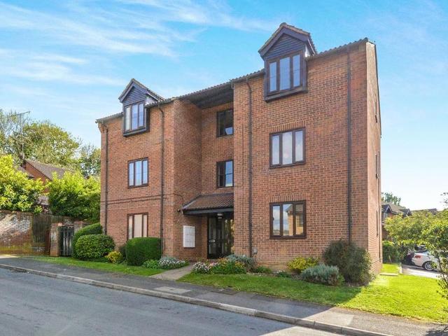 Half Moon Meadow, Hertfordshire HP2 1 bed flat to rent £1,050 pcm £242 pw