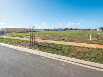 Half Acre Opportunity in Sought After Tatura Waters Estate