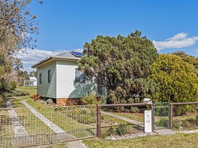 HALF AN ACRE, COUNTRY CHARM & ROOM TO MAKE IT YOUR OWN
