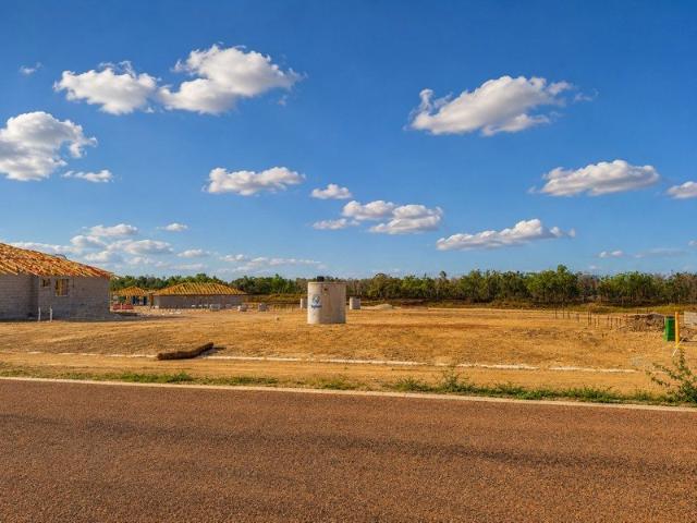 HALF AN ACRE WITH INCREDIBLE MOUNTAIN VIEWS