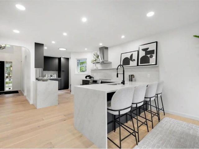 Half Duplex Backing onto Derrick GC Lawn and Snow Removal included — 3 Bedrooms Duplex