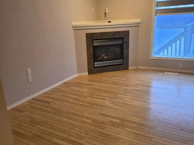 HALF DUPLEX FOR RENT – 7948 2 Avenue SW, Edmonton — 3 Bedrooms Duplex