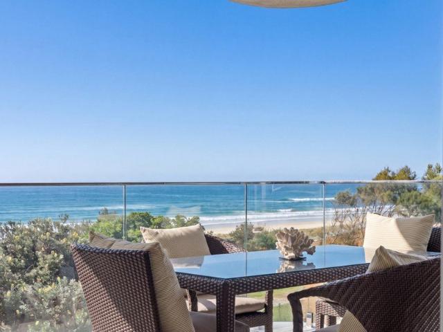 Half Floor Luxury In Exclusive Beachfront Building