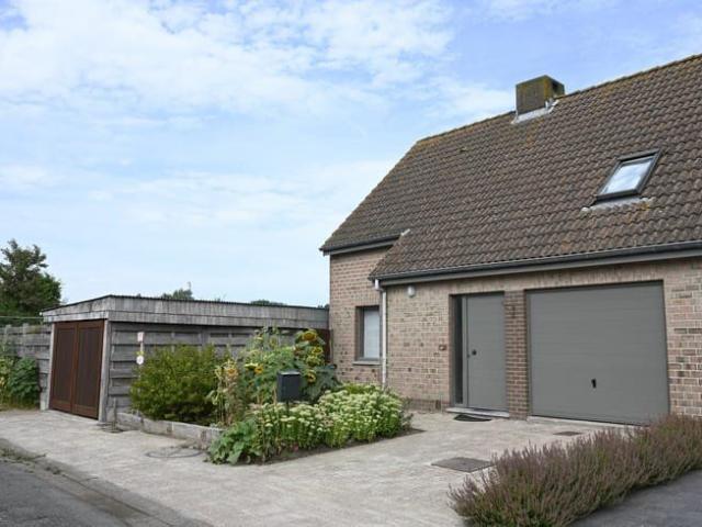 HALFOPEN WONING – 3 SLPKM GROTE TUIN, GARAGE EN CARPORT