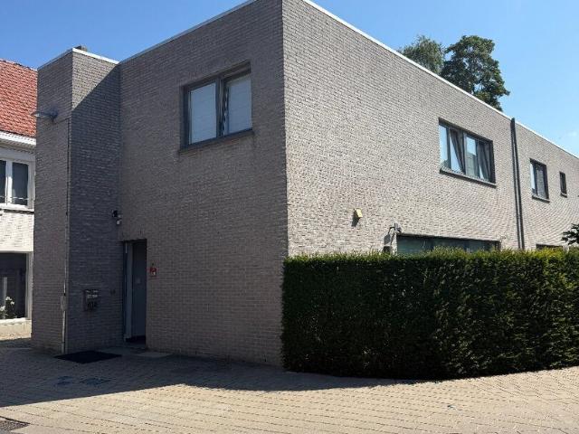 Halfopen woning in het centrum van Wingene!
