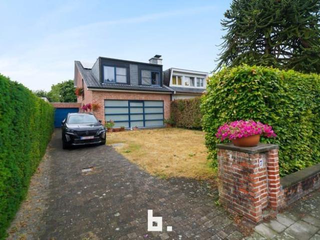 Halfopen woning op een zeer leuke ligging!