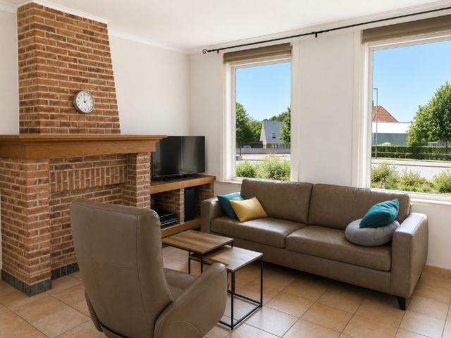 Halfopen woning met tuin en garage in Pittem!