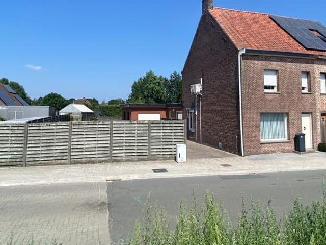 Halfopen woning met 2 slaapkamers en grote tuin