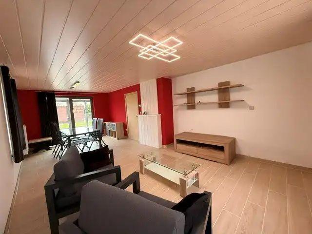 Halfopen woning met 3 slaapkamers, inpandige garage en mooie tuin in Kleine Brogel