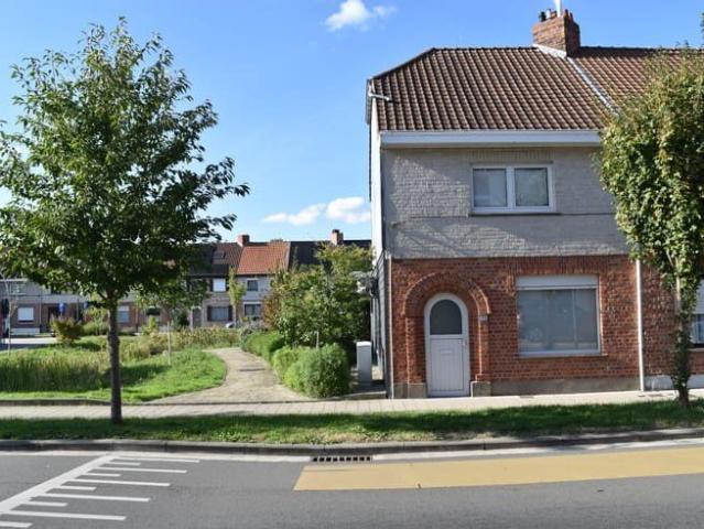 Halfopen woning met 3 slaapkamers, tuin en garage in Gent